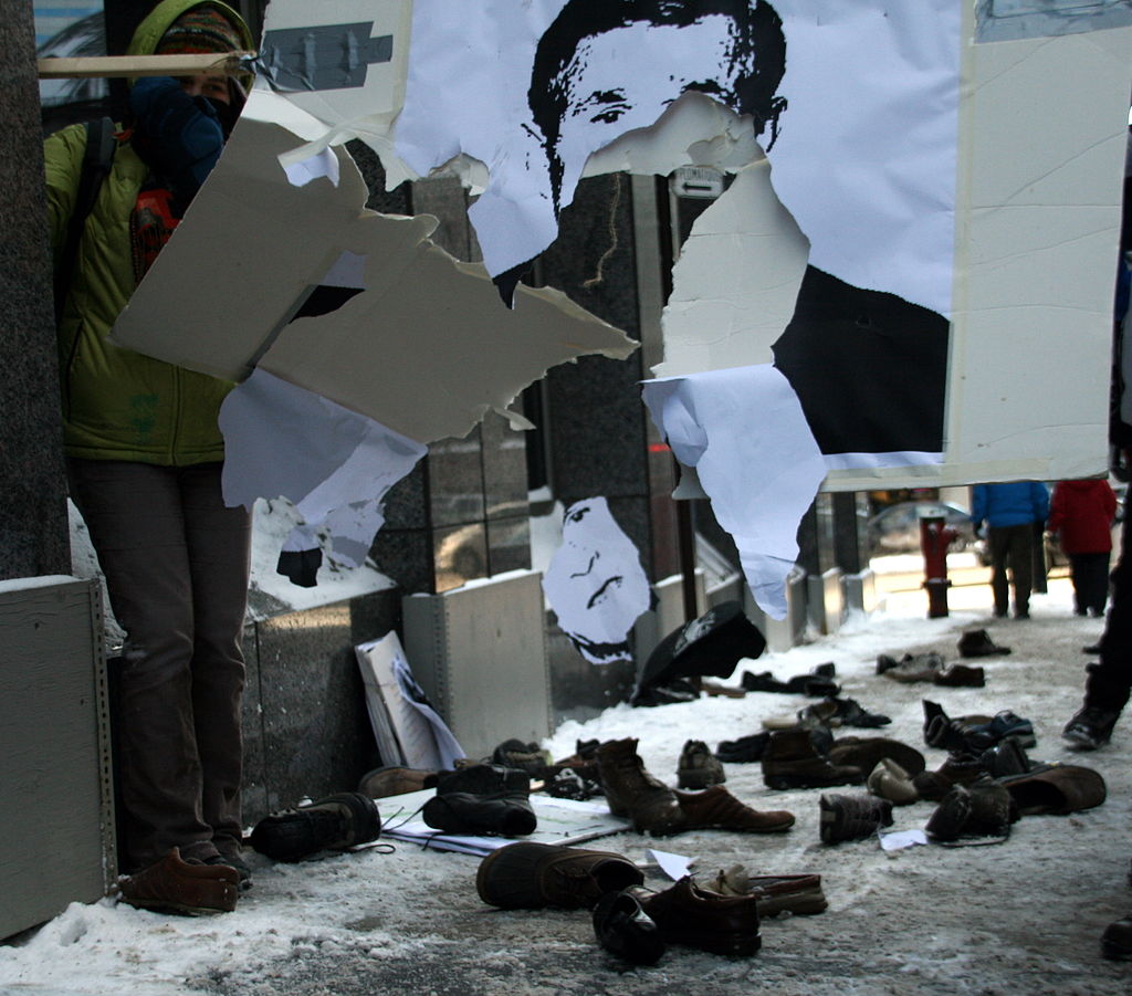 Protesters_Throwing_Shoes_at_Bush_posters_in_Montreal