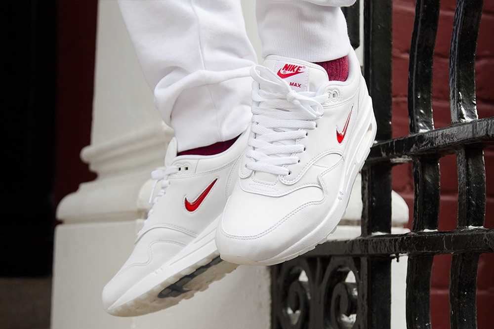 La Nike Air Max 1 revient version “Jewel White Red”
